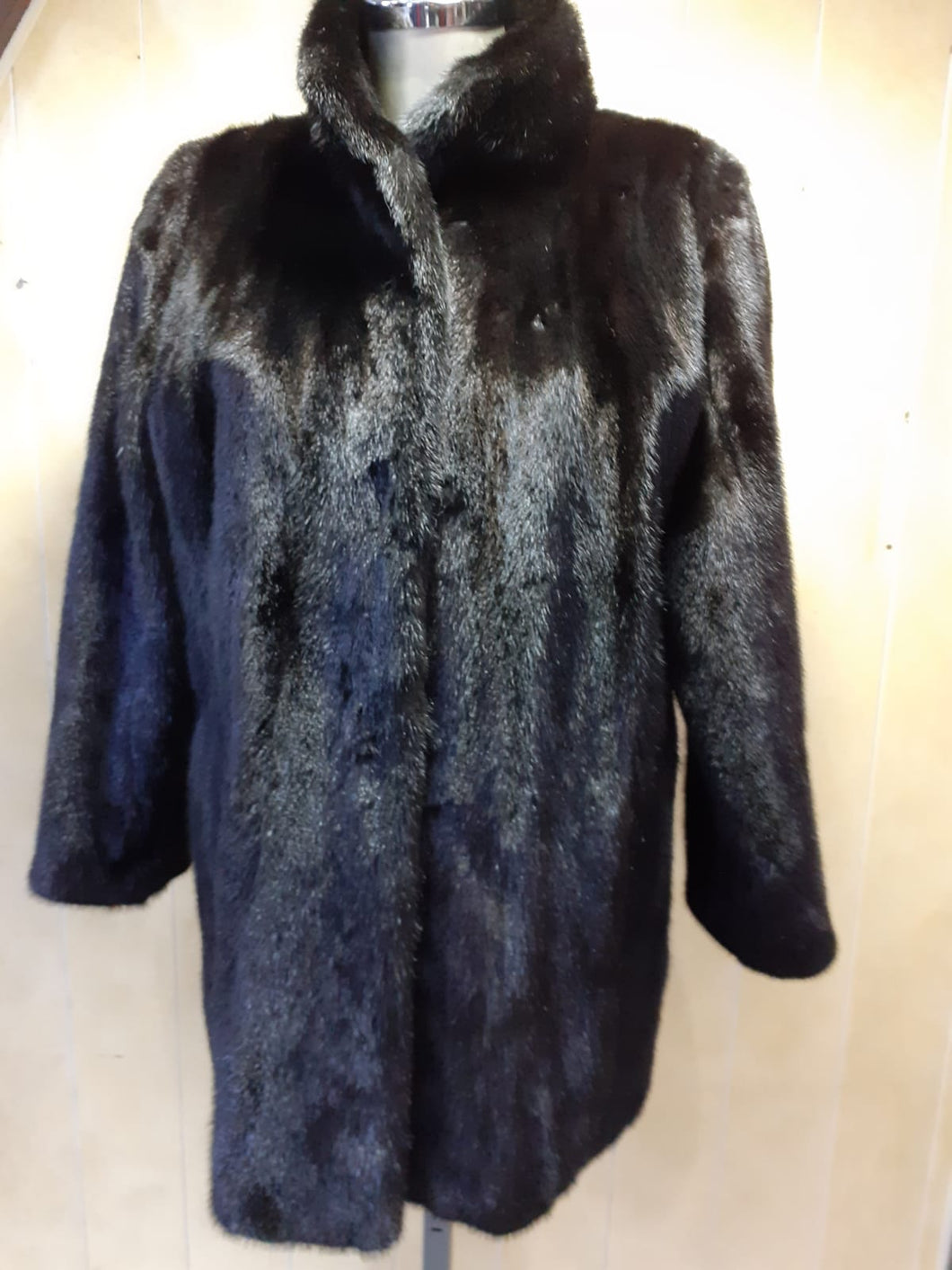 Veste longue en fourrure vison noire